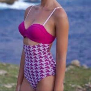 WET Swimwear Piper Houndstooth Fuchsia Purple Patterned One Piece Size Medium